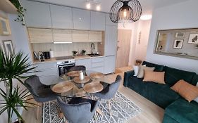 Apartament Młody Gdańsk - bezpłatny parking, mocne WiFi, dobre połączenia z lotniskiem, udogodnienia dla dzieci